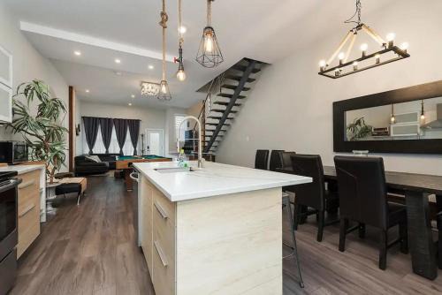 Cote-Saint-Paul House | Spacious Townhouse with Rooftop Deck