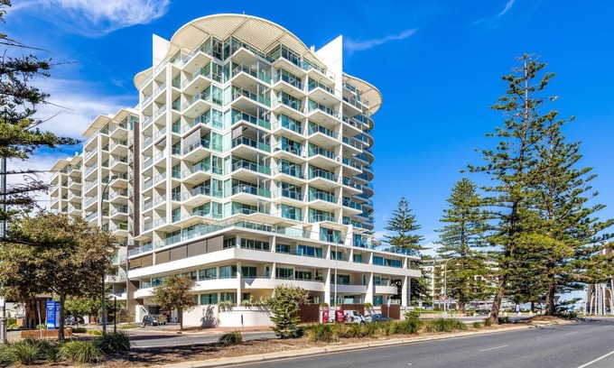 Glenelg Apartment | Spacious two bedroom 2 bathroom with parking