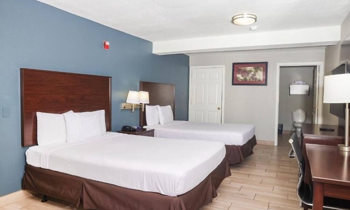McAllen Hotel | Spacious Unit Near Convention Center - Outdoor Pool & Pet Friendly Stay
