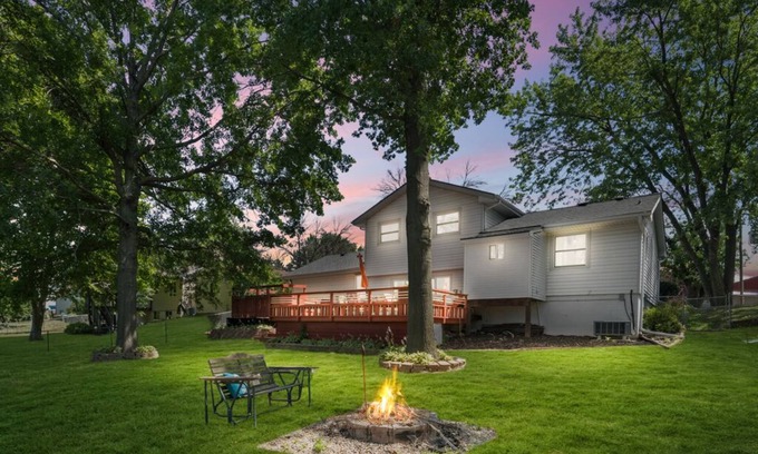 Des Moines House | Spacious updated home minutes from Airport and DT!