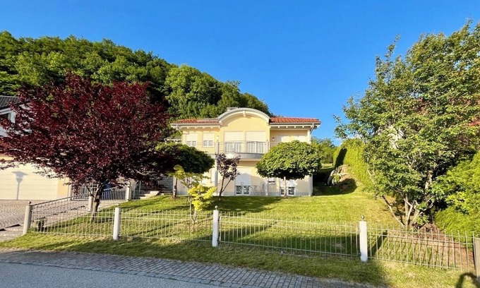 Perlesreut House | Spacious vacation home with views of the Alps, large balcony and terrace.