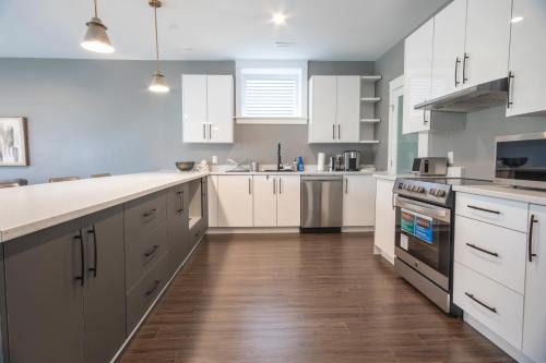 Bedford Apartment | Spacious Walkout Garden-Level Luxe Kitchen