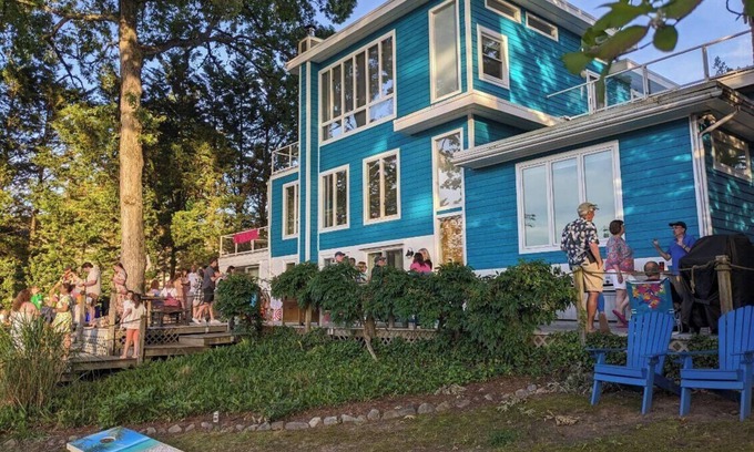 Eastport House | Spacious Waterfront 5-bedroom house in charming Annapolis with Hot Tub