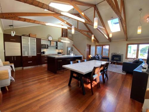 Wellington House | Spacious Wellington Family Oasis
