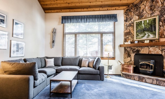 Mammoth Lakes House | Spacious Winterset 26 2 Bedrm Plus Loft 3 Full Bathrm Townhome Sleeps 8 Steps to Free Town Shuttle