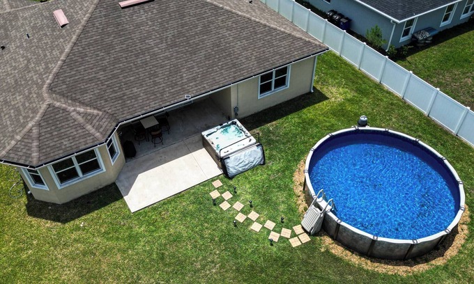 Palm Coast House | Spacious with Private Pool – Ideal for Families