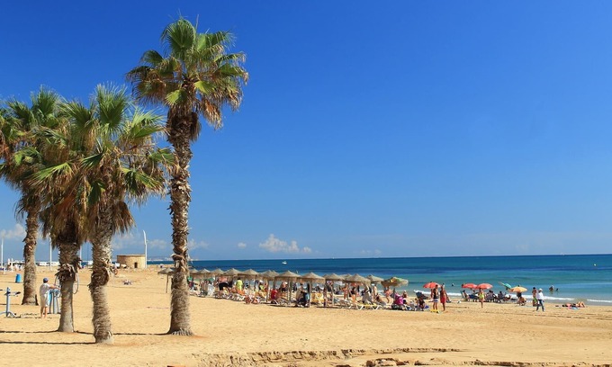 La Siesta Apartment | SPAIN TORREVIEJA AIR CONDITIONED 3 BEDROOM APARTMENT, RESIDENTIAL POOL, 6 PERS