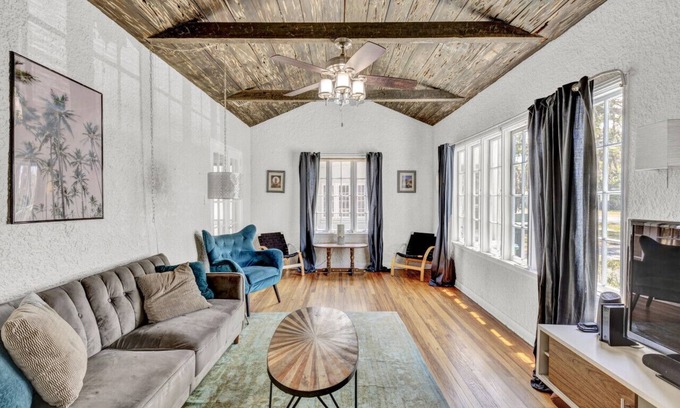 Kingston House | Spanish Beach Bungalow MainHouse