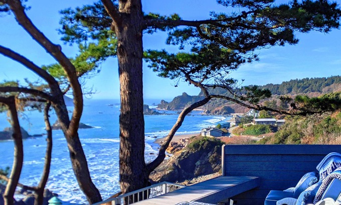 Brookings Apartment | Sparkling Clean, Private & Quiet! Amazing Ocean Views [6]