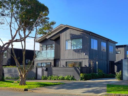 Point Chevalier House | Sparkling New 4Beds Family Home