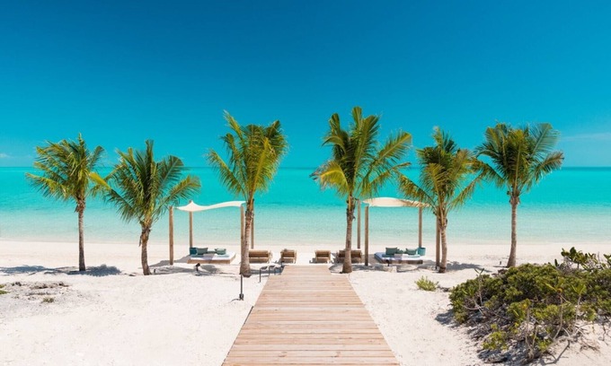 Long Bay Villa | Specials available certain weeks. Magnificent 8 bedroom villa on Long Bay Beach