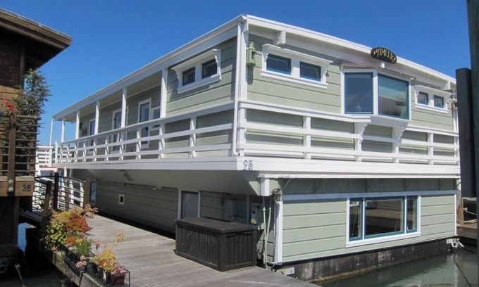 Marin City Boat Rental | Spectacular 3Br/2Ba Houseboat For Rent