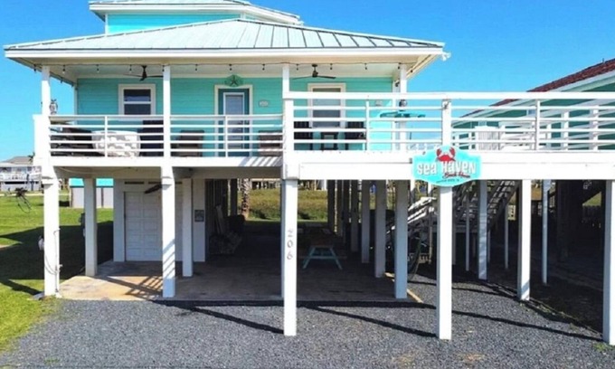 Surfside Beach House | Spectacular beach house just steps away from the sand!