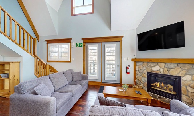 The Blue Mountains House | Spectacular & beautifully appointed condo w/shared pool - dog-friendly
