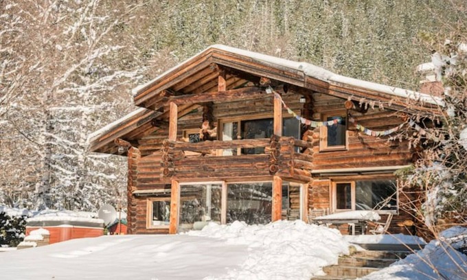 Les Tines Ski Chalet | Spectacular chalet in chamonix - 5 en-suites and sauna