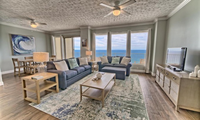 Panama City Beach Apartment | Spectacular Gulf front Condo with Beach and Picnic Area Access - Unit 1406