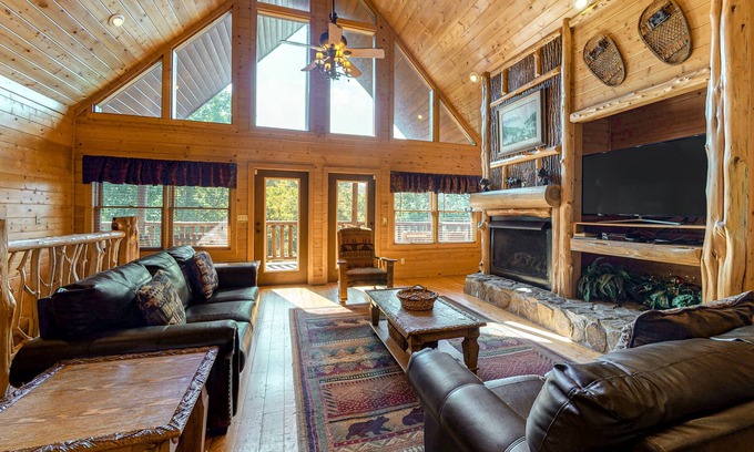 Wears Valley Cabin | Spectacular mountain lodge with private hot tub, game room, great view & 3 decks