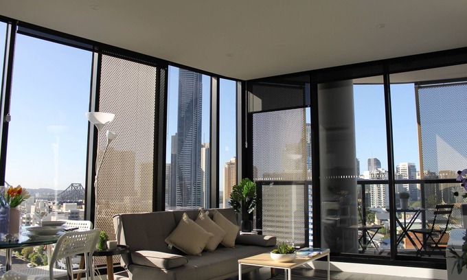 Fortitude Valley Apartment | Spectacular Views of CBD & Story Bridge & Parking