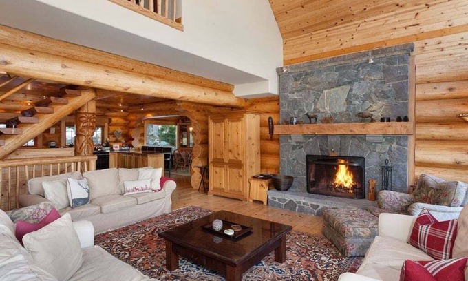 Blueberry Hill Apartment | Spectacular Views | Chalet | Private hot tub | BBQ