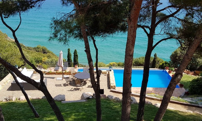 Tamarit House | Spectacular villa in front of the Mediterranean sea
