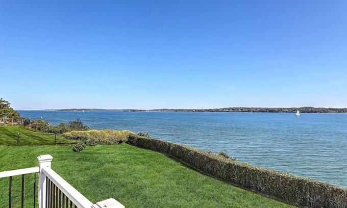 Bonnet Shores House | Spectacular water views of Beaver Tail and Jamestown Bridge