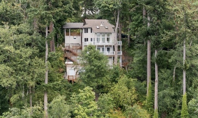 Vashon Island House | Spectacular Waterfront Refuge