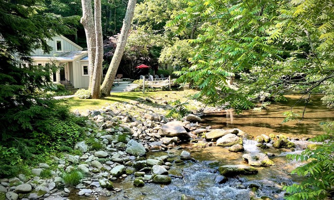 Roseland Cottage | Spectacular Waterfront Retreat on Piney River in the Blue Ridge Mountains.