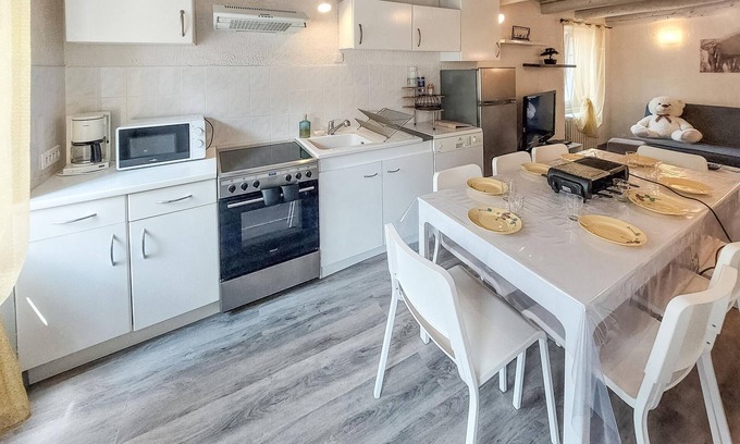 Saint-Floret House | Spend an unforgettable vacation in this vacation home.