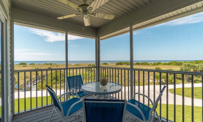 Palm Island Villa | Spend some time in this gorgeous villa with a gorgeous view! B3623A