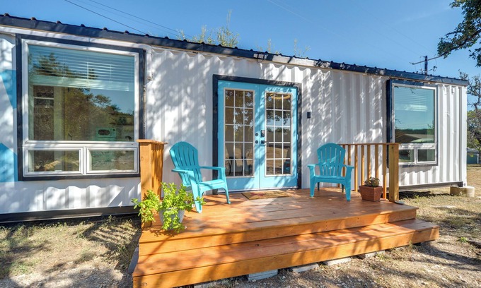 Pedernales Canyon Ranch Apartment | Spicewood Luxury Container: 8 Mi to Lake Travis!