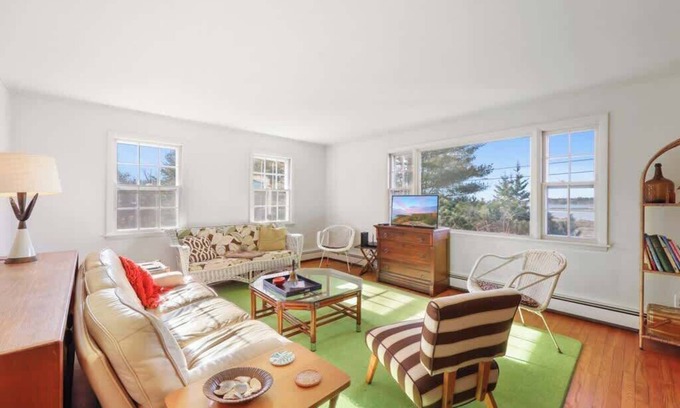 Ellsworth House | Spindle Cottage on the Shore!