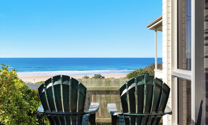 Yamba Apartment | Spindrift Lowerdeck with Beach and Ocean views! Couples paradise 1 bed.
