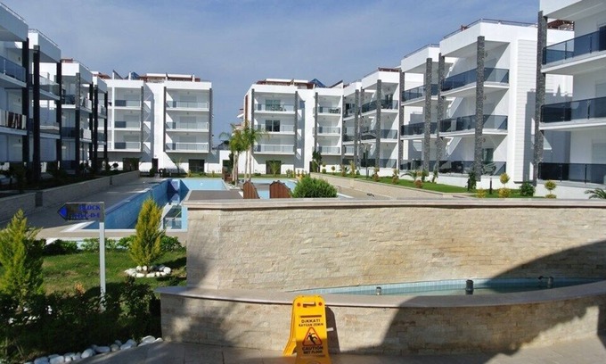 Kemer Mahallesi Apartment | Splended duplex penthouse with roof terrace.