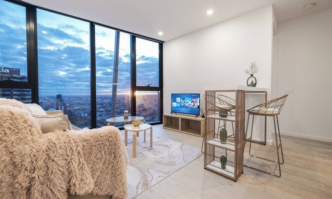 Carlton South Apartment | Splendid High 40+ level 2BR CBD Pool Gym Wi-Fi