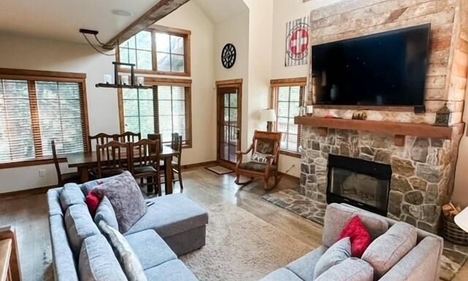 Tamarack Resort House | Splendid Townhome |Wood Fireplace and Ski In/Out