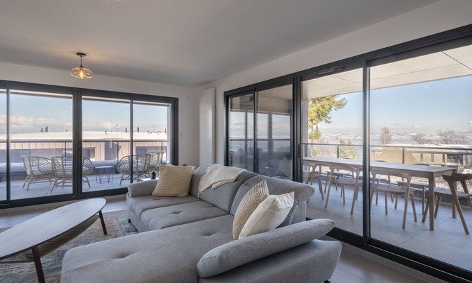 Evian-les-Bains Apartment | Splendide T4 vue Lac et Montagne