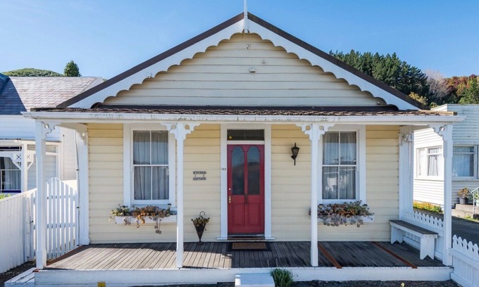 Nelson House | Spoil yourself at Strupak Cottage