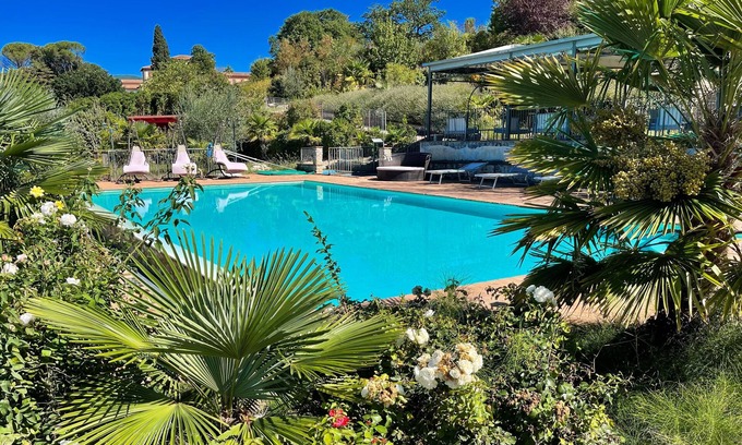 Spoleto Apartment | Spoleto Poolside APT 1 - sleeps 4 - 0.9 kms to central Spoleto - jacuzzi, wifi
