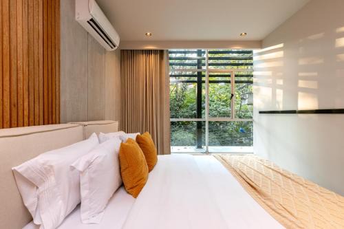 Las Lomas I Apartment | Spot Building