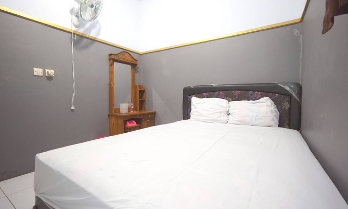 Tulungagung Hotel | SPOT ON 93620 Anisa Homestay Syariah Near Pantai Gemah Tulungaggung