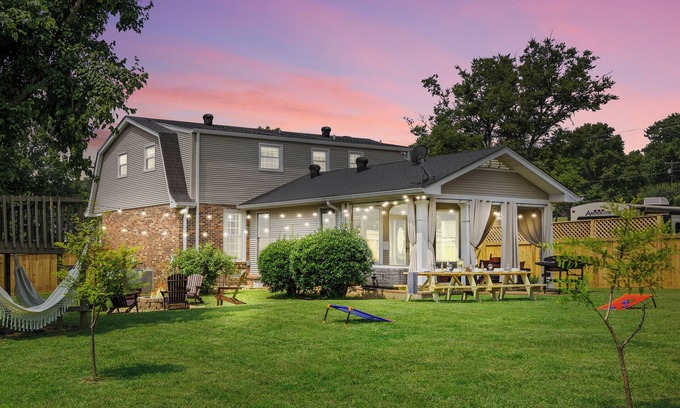 Goodlettsville House | Spotless 4BR Hot tub Fire pit Game Room Privacy Fence 12 Mins to DT