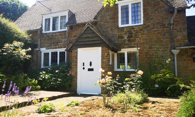 Sibford Gower House | Spring Cottage