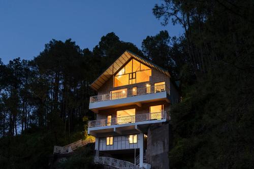 Kasauli Villa | Spring Hills 4BD Kasauli glass attic Villa cook