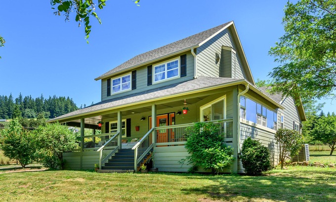 Newberg House | Spring is Here in Wine Country🌷Reserve your stay and come visit us 🍇