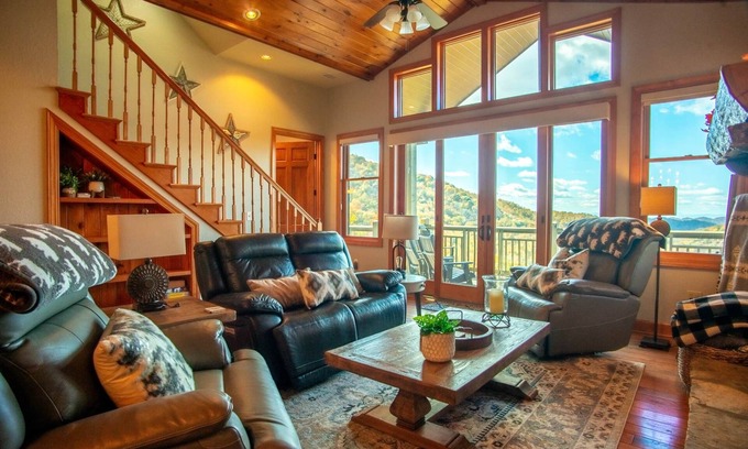 Burnsville Villa | Spring Rock Retreat- Private Club Access