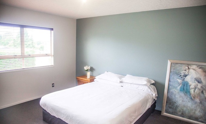 Cust Apartment | Springbank MountainSide Apartment