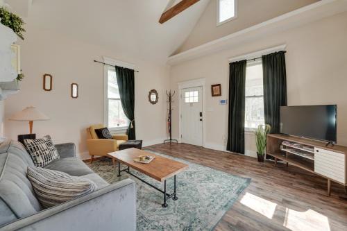 Springfield House | Springfield Home Less Than half Mi to Commercial Street!