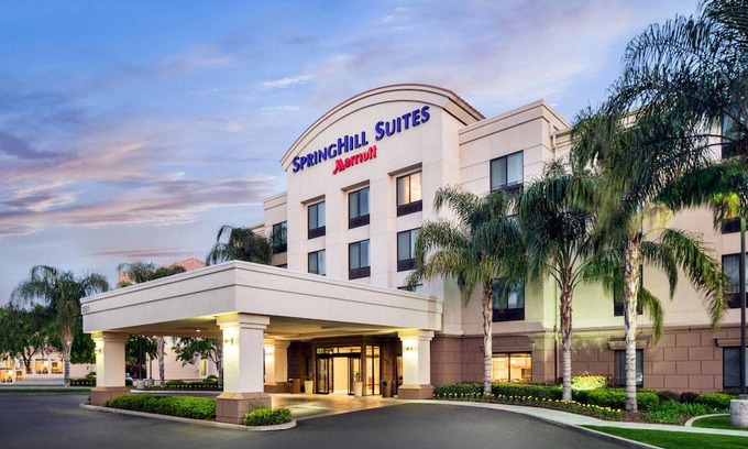 Bakersfield Hotel | SpringHill Suites by Marriott Bakersfield