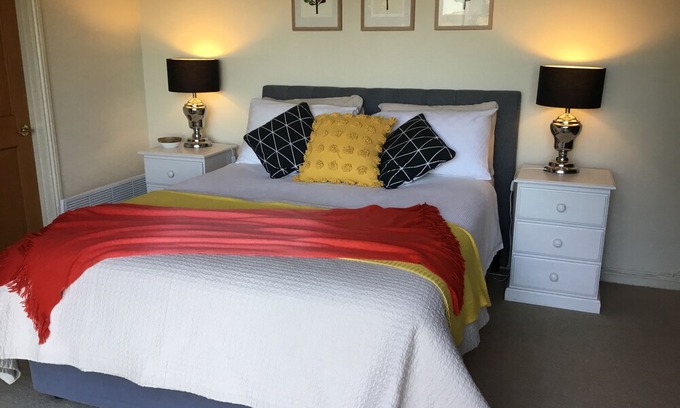 Spring Hill House | Springhill Views-Country Retreat-sleeps12