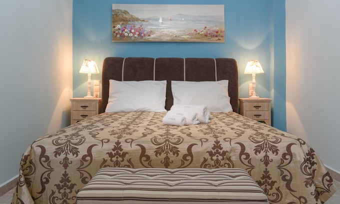 Kalamaki Apartment | Spyros Aptmts - Studio Erato - with communal pool